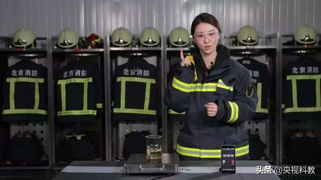 油锅着火不要慌,油锅起火时不正确的扑救方法