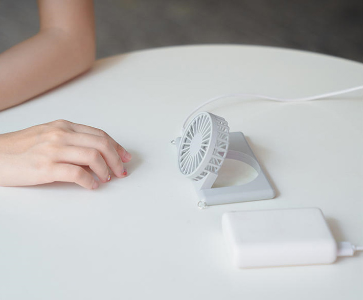 初夏外出新时尚，超轻无线风扇，仅70g！台式、挂脖儿都可