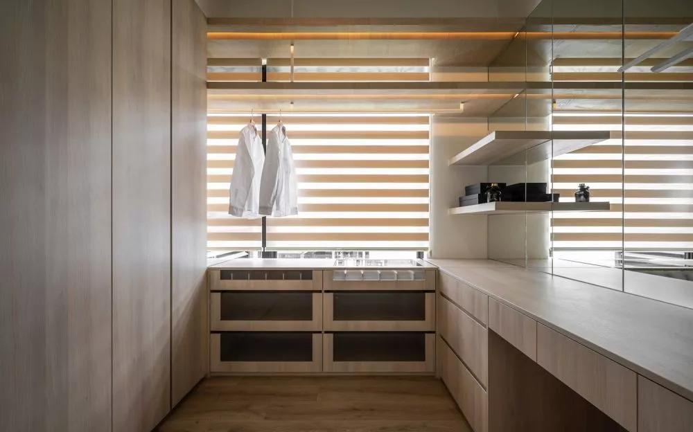 30平长方形主卧房间带衣帽间布局,衣帽间最佳布局图