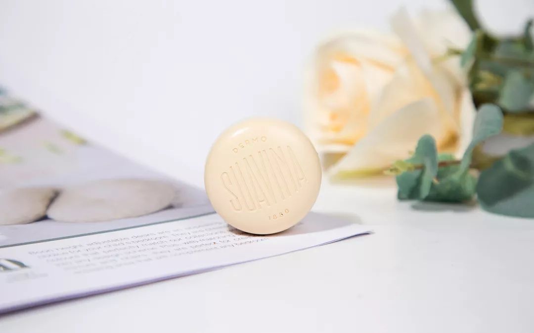 可以让嘴巴滋润红的润唇膏,最好用的几款润唇膏