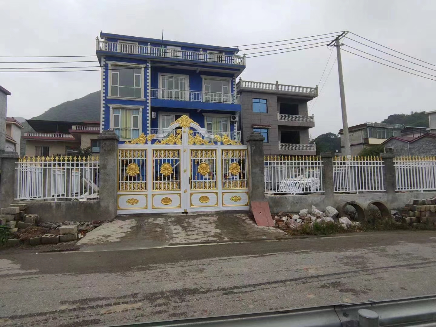 双开铝艺大门安装,双开铝艺大门