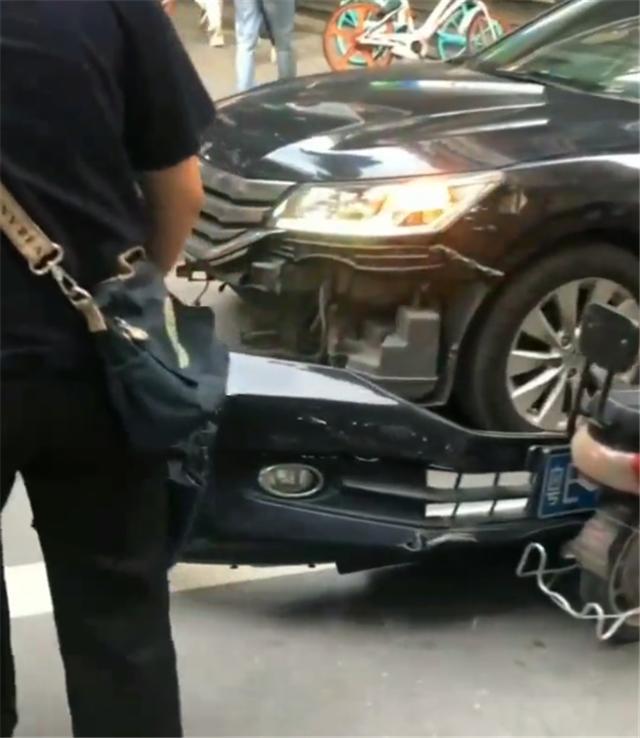 日系车被撞惨状,日系车被撞事件案例图