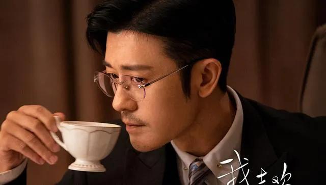 行走的荷尔蒙，这6位越老越有味，大胡茬克制又霸道，气质太绝了