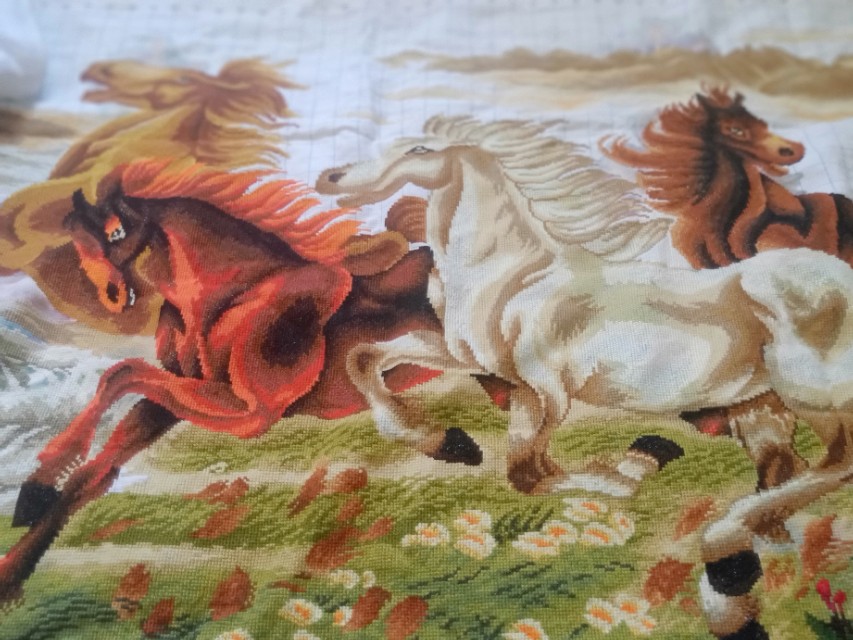 十字绣大功告成,已绣好的十字绣成品客厅手工