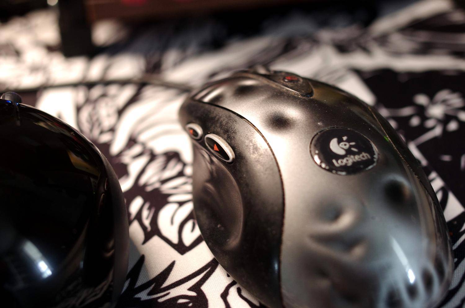 鎵嬫彙涓扮泩,鎻＄潃宸ㄨ垝鏈嶇殑榧犳爣