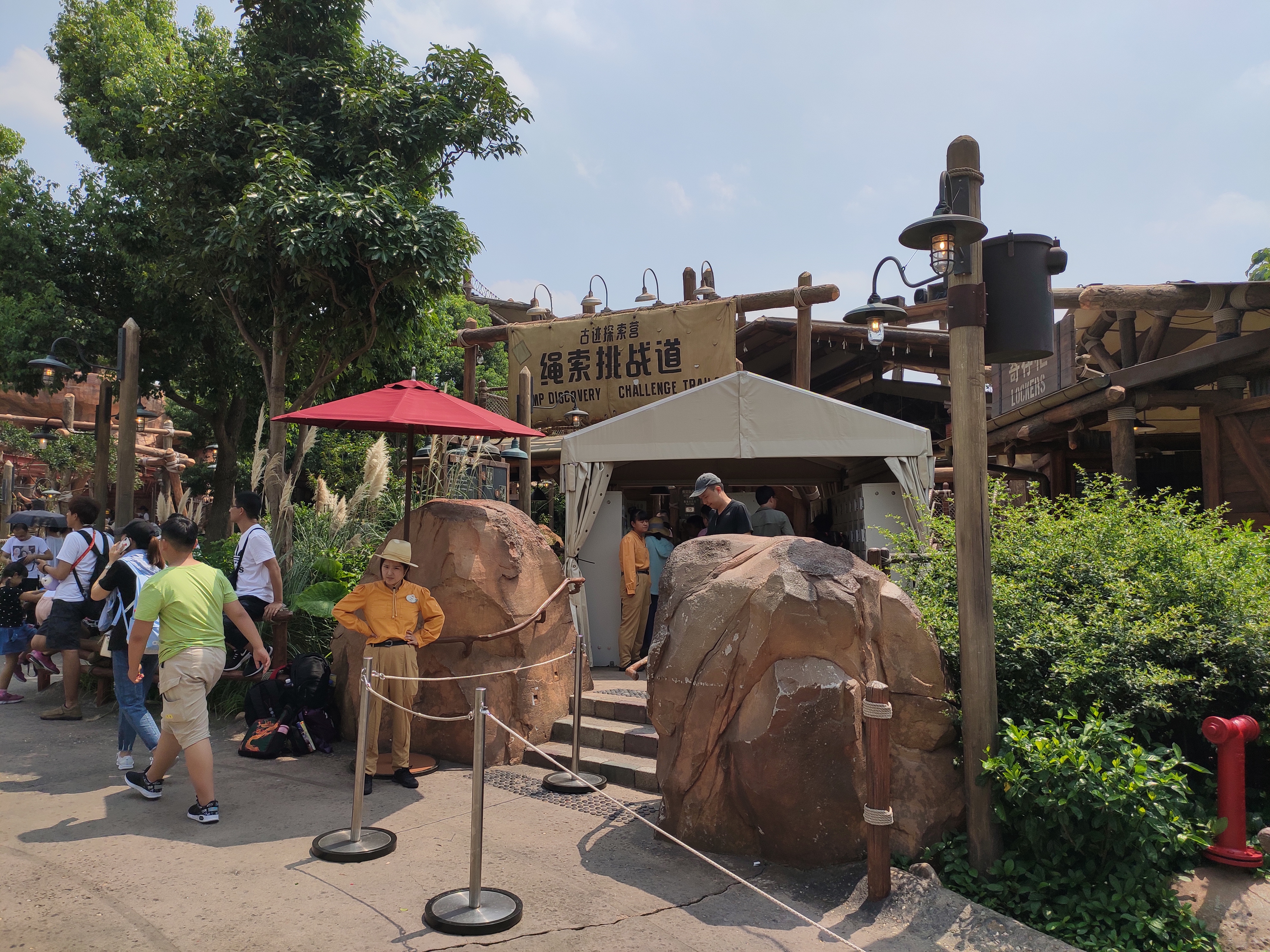 上海迪士尼一大一小旅游攻略,上海迪士尼吃住攻略讲解