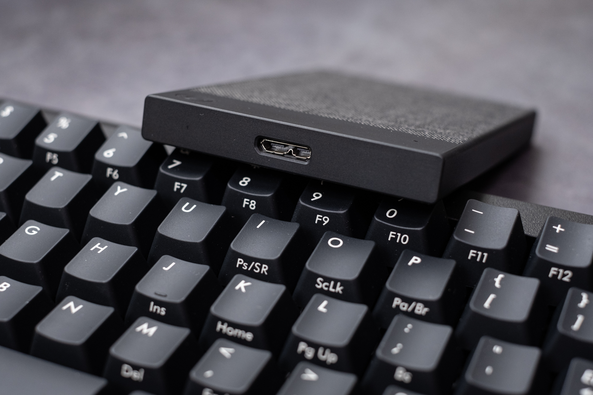 硬件级别安全加密硬盘,让日常工作更放心,避免商业敏感文件泄密