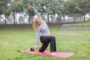 哪个瑜伽收紧臀部效果好,瑜伽练臀部最有效的动作