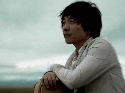 “歌神”许巍：曾因抑郁症险些自杀，如今年过半百，却回归为少年