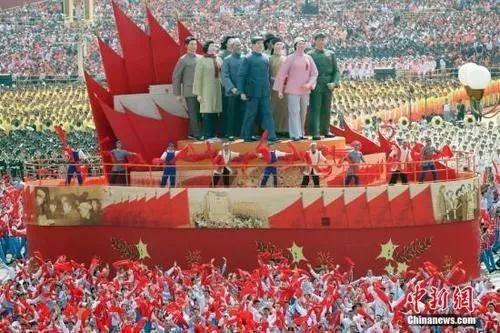 中国的五星红旗到底有多么强大,来感受一下五星红旗有多震撼人心