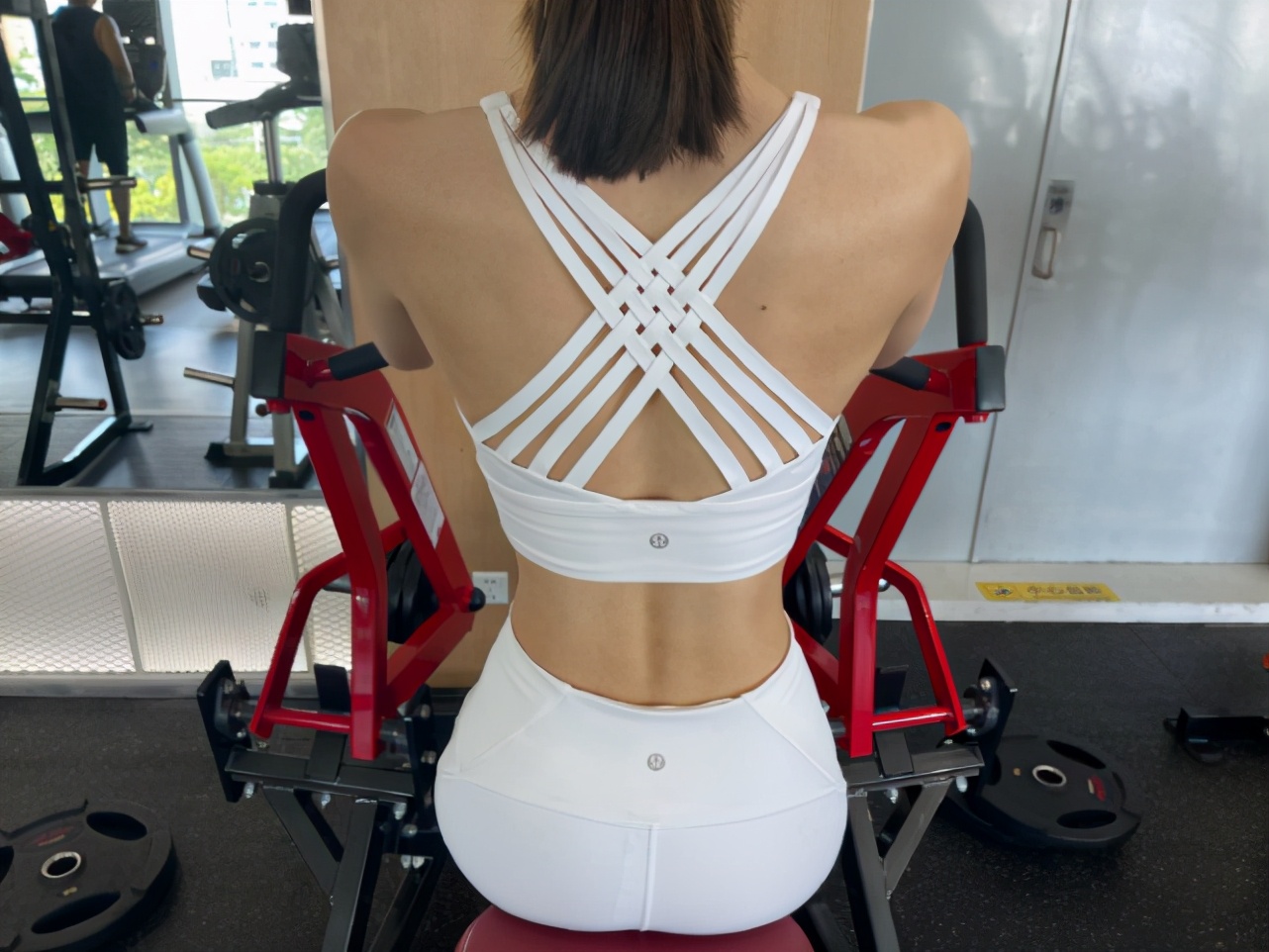 张馨月给林峯唱歌,林峯张馨月甜蜜瞬间