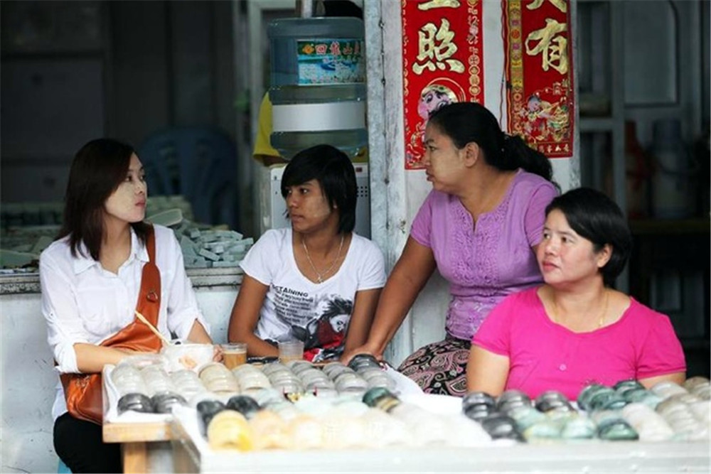 缅甸翡翠玉石一条街,中缅边境珠宝玉石