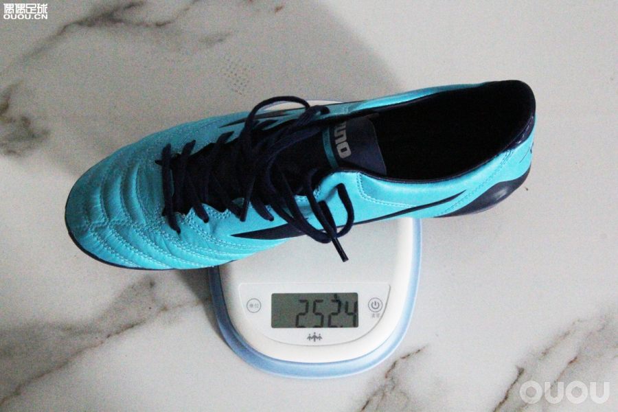 AGorTF你选谁？美津浓MoreliaNeoII两款足球鞋大横评