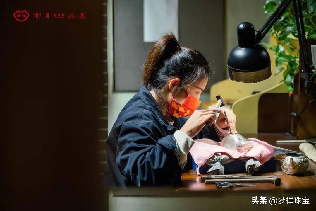 梦祥盛世银酒壶,纯手工高浮雕银壶