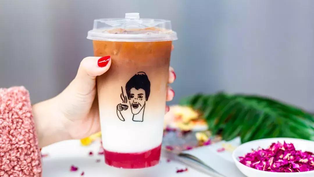 火爆台湾的“丑丑奶茶”首现厦门，拿着5分钟竟被搭讪10次……