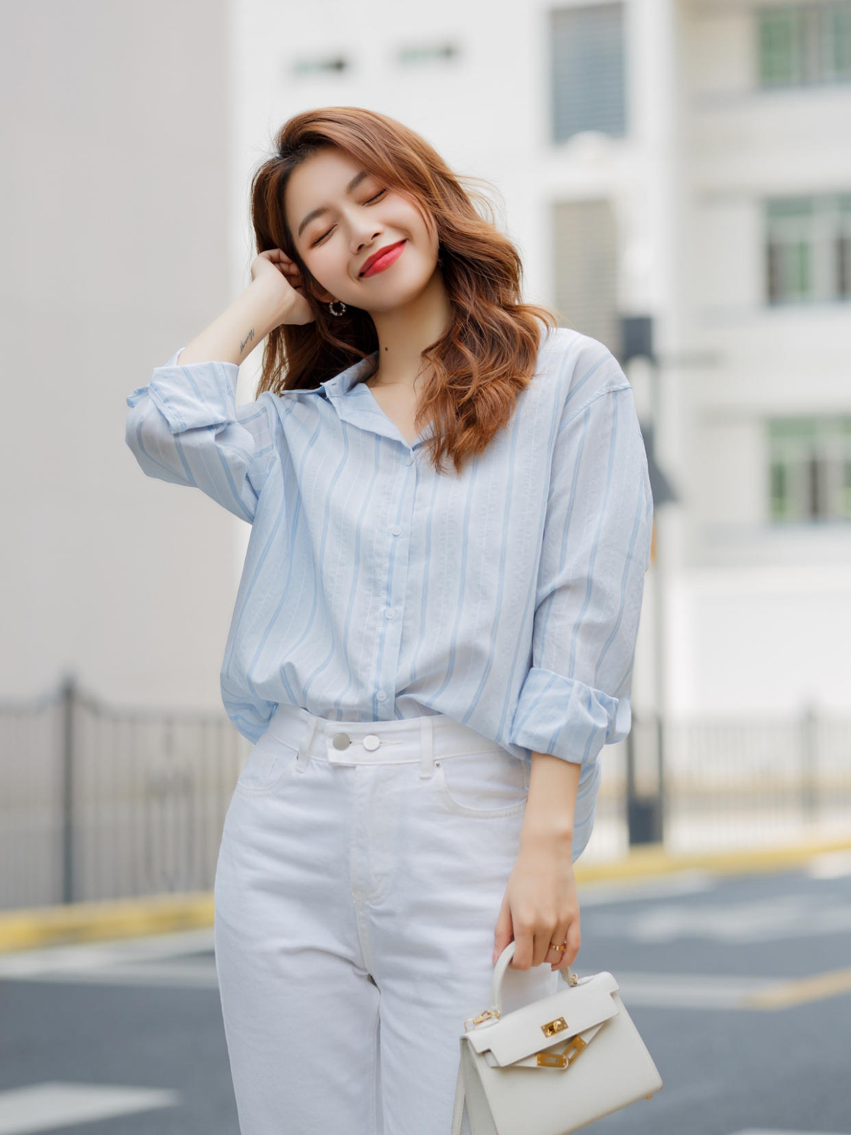 拍照好看的手部姿势,手部拍照100种姿势