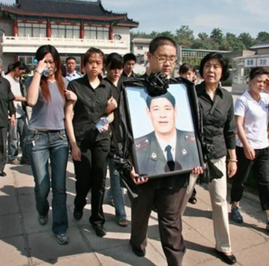 穆铁柱葬礼现场,穆铁柱八一