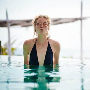 连体泳衣正确穿法教程,连体泳衣怎么穿搭