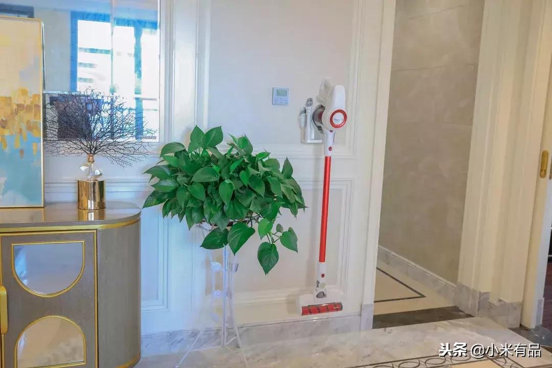 小米吸尘器k10和戴森对比评测,戴森v8和小狗t11吸尘器对比