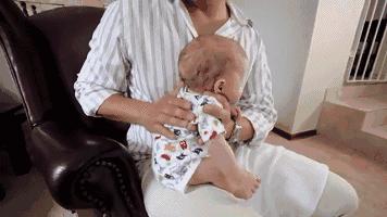 小儿打嗝停不下来,教你推拿手法和食疗秘方巧止呃