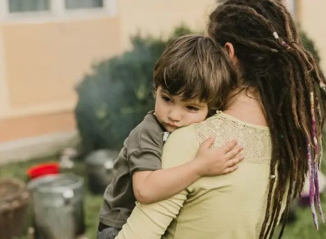 四岁孩子哭闹怎么教育,4岁孩子哭闹怎么教育