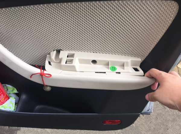 老朗逸天窗漏水怎么解决,1.6朗逸后玻璃下拐角处漏水处理