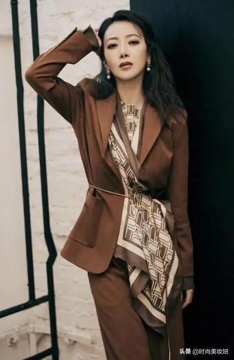 陈紫函皮衣照 (陈紫函低领礼服照片)