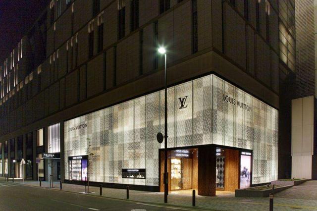 法国第一夫人为美花钱无底线，花760万买500个口罩！力求全身穿LV