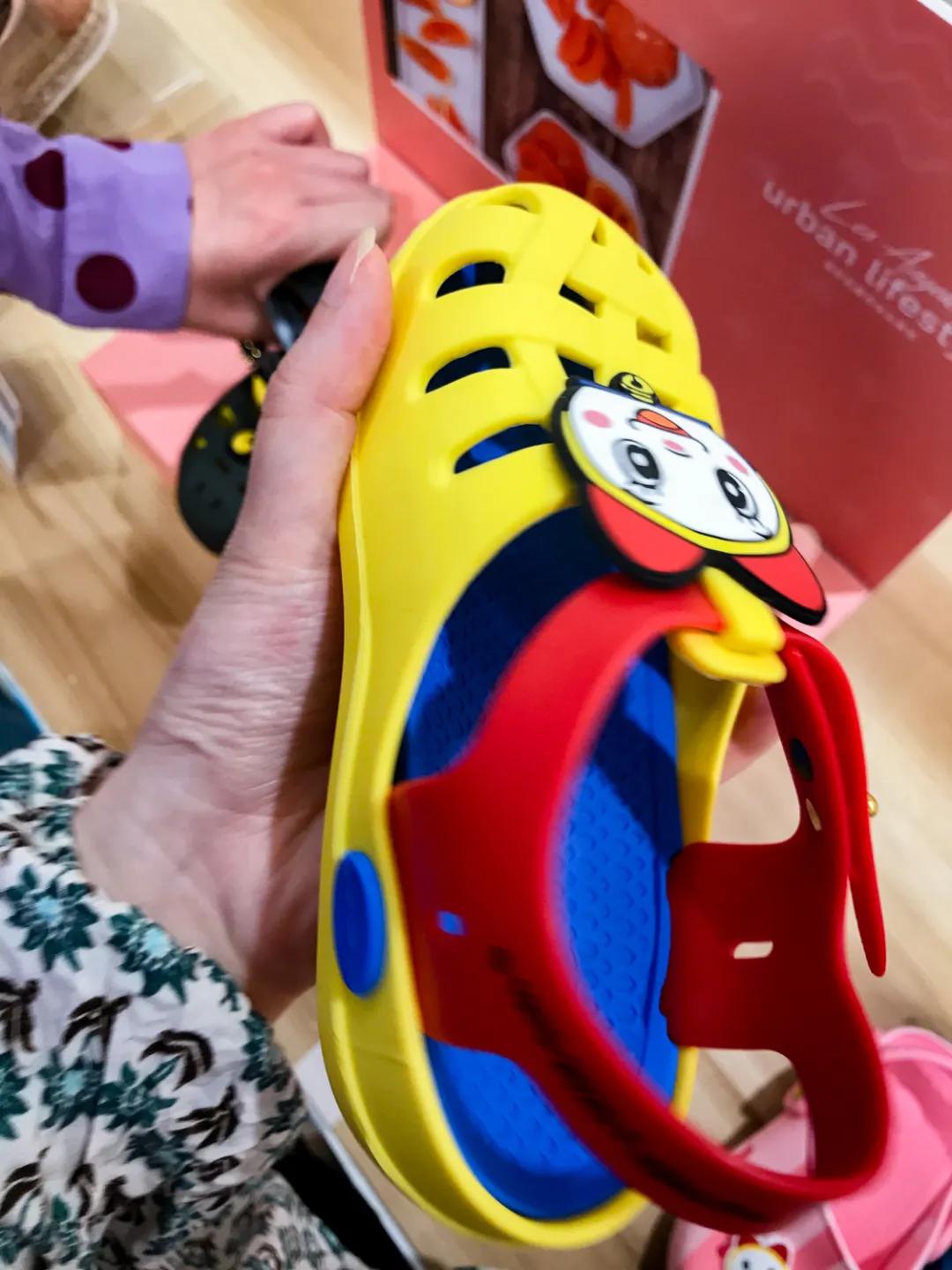 儿童哪一款凉鞋最好,哪个牌子的儿童凉鞋好穿推荐