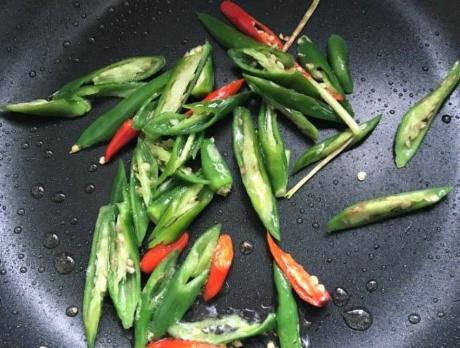 大葱炒羊肉羊肉要焯水吗,炒羊肉之前需要焯水吗