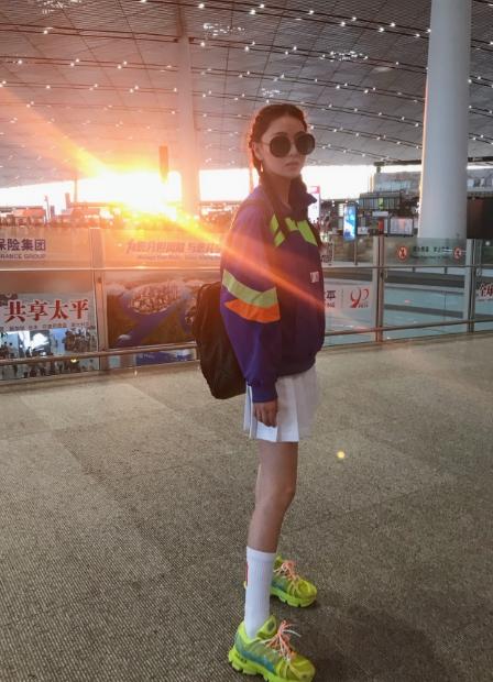 张馨予穿西装的穿搭,张馨予修身西装霸气亮相