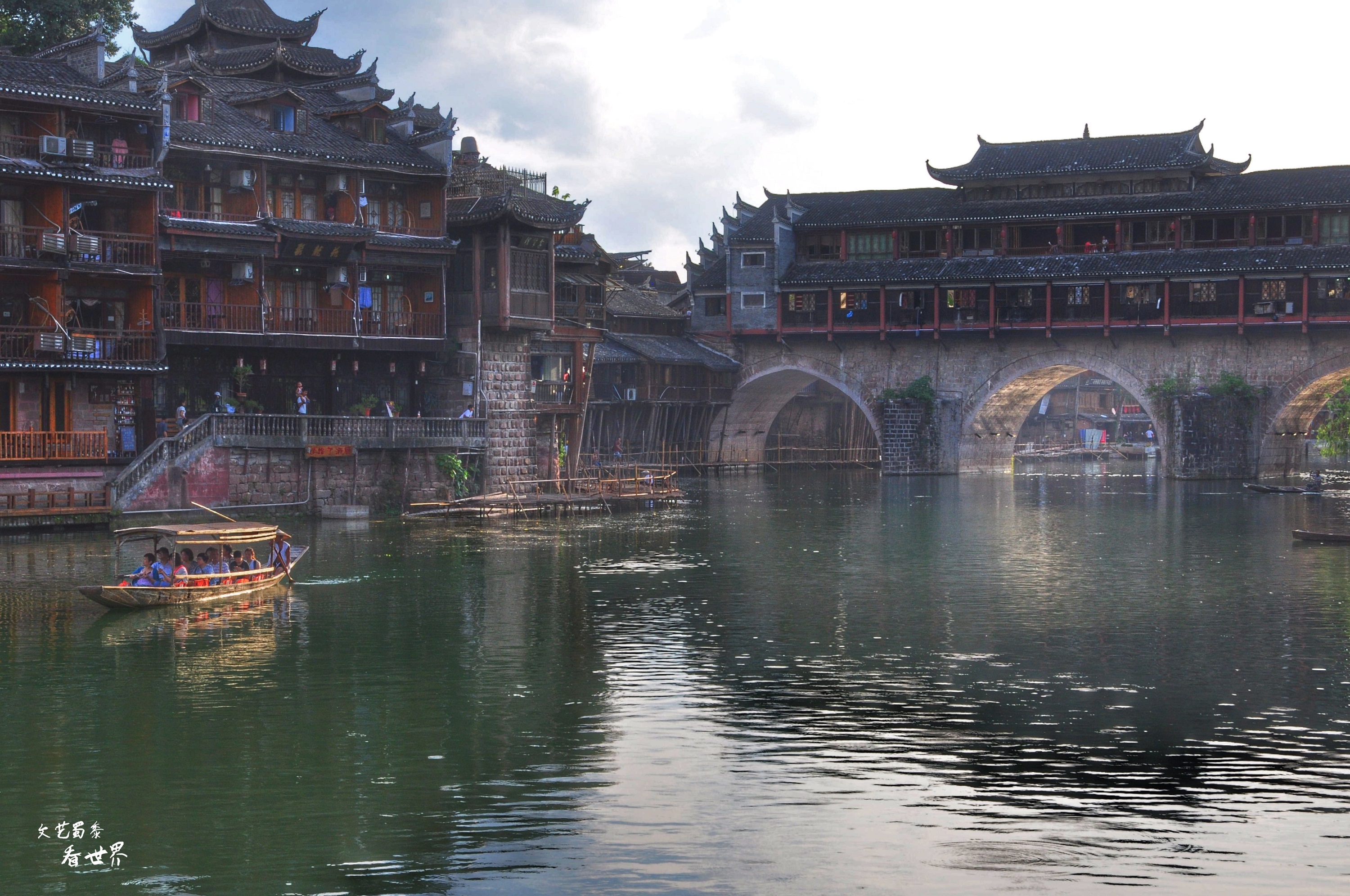 凤凰古城还值得去吗,凤凰古城值得去吗