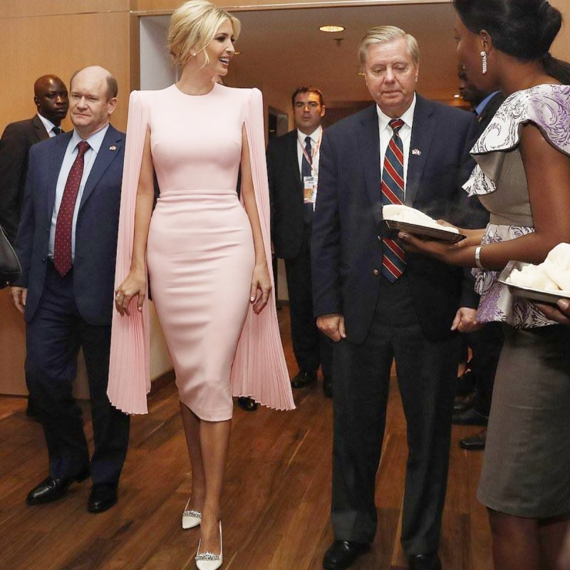 沙漏身材都假的？白宫第一千金伊凡卡泳装私照曝，网友：形象毁灭