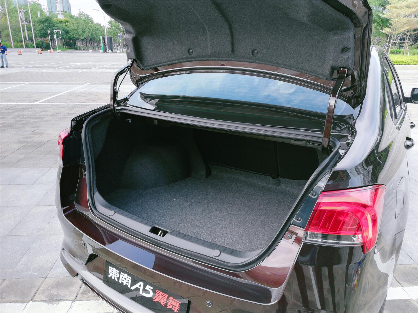 东南a5翼舞优点和缺点,2022款东南a5翼舞手动试驾