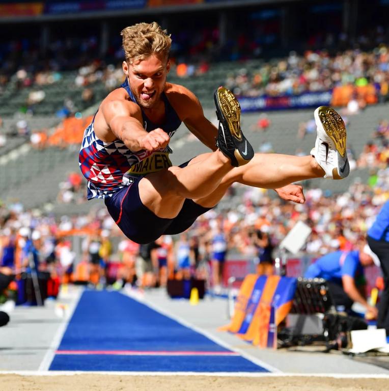 世界足球排名前十球星c罗,世界足坛身材最高的人