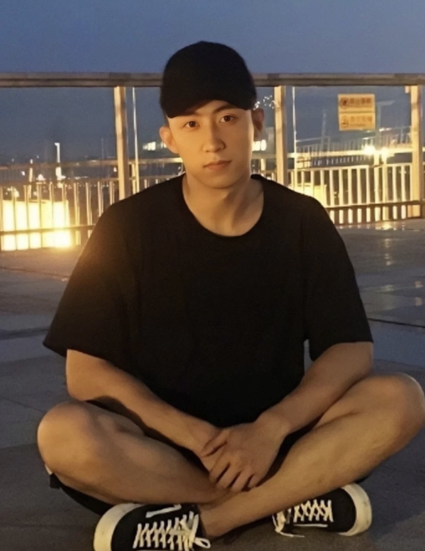 黄景瑜参加宣传黑色外套工装裤,黄景瑜休闲装照片