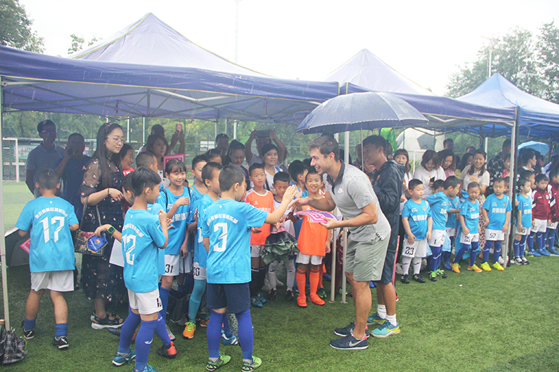 BCN,巴萨成都运营方与南充奥航达成战略合作伙伴协议