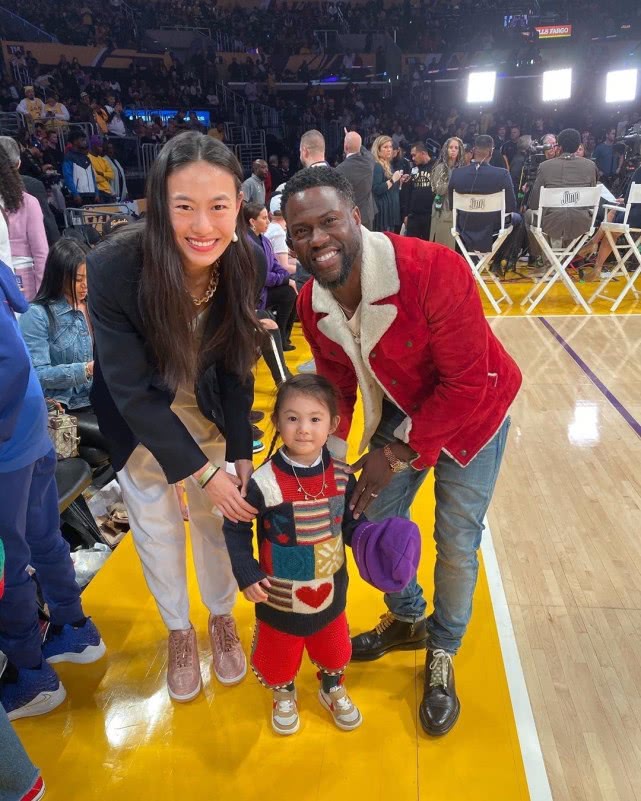 陈冠希一家三色匡威,陈冠希一家过万圣