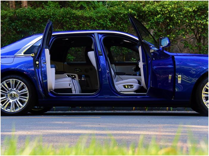 试驾劳斯莱斯古思特新款,新款劳斯莱斯古思特沉浸式体验