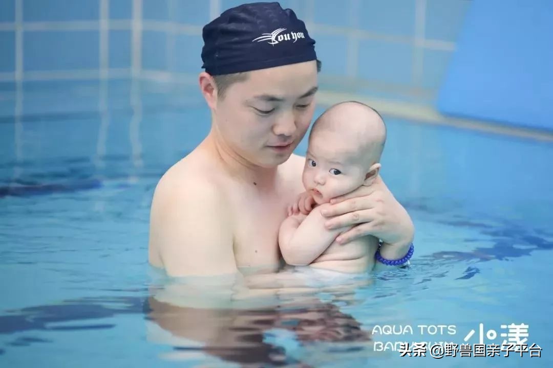 亲子游泳的这些好处,你知道吗?