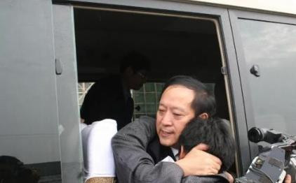 牛群为什么退出央视舞台,2000年为什么牛群不搭档