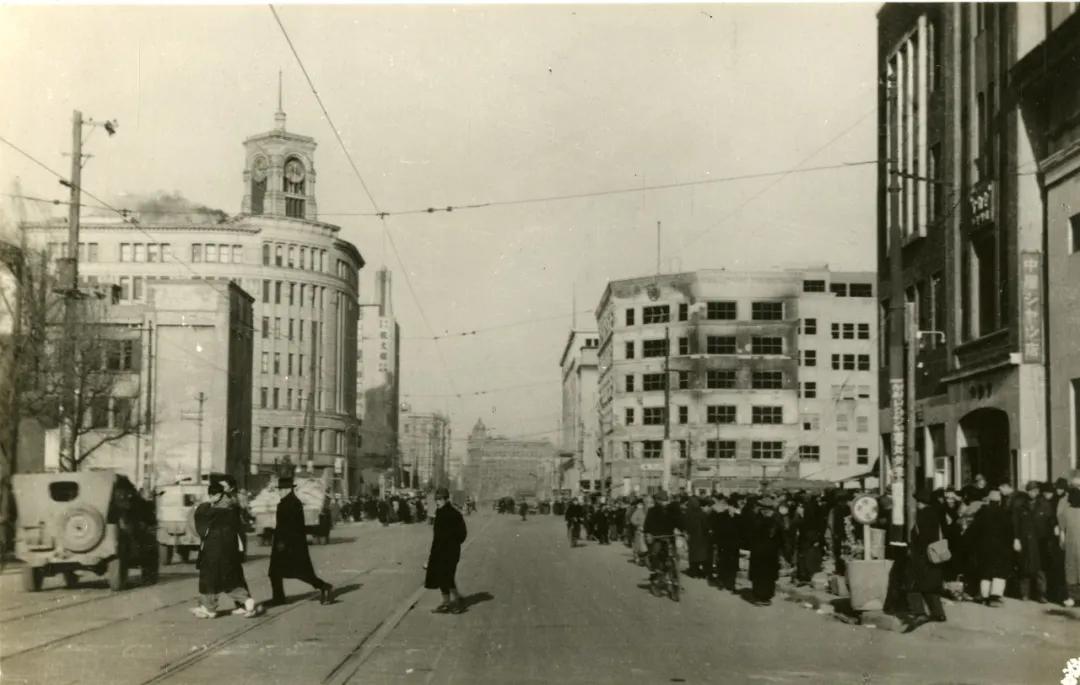 战火中的日本人有多惨？小学生都要当苦力