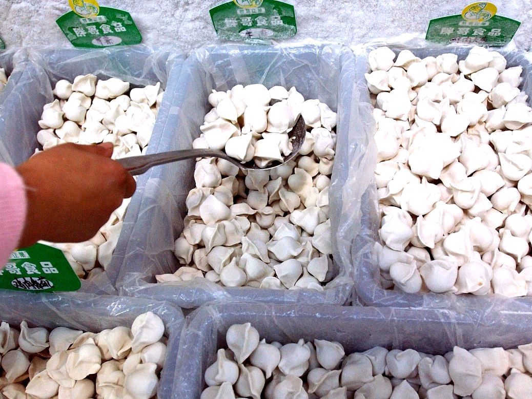 饺子冻裂缝了可以蒸么,速冻饺子破皮怎么处理