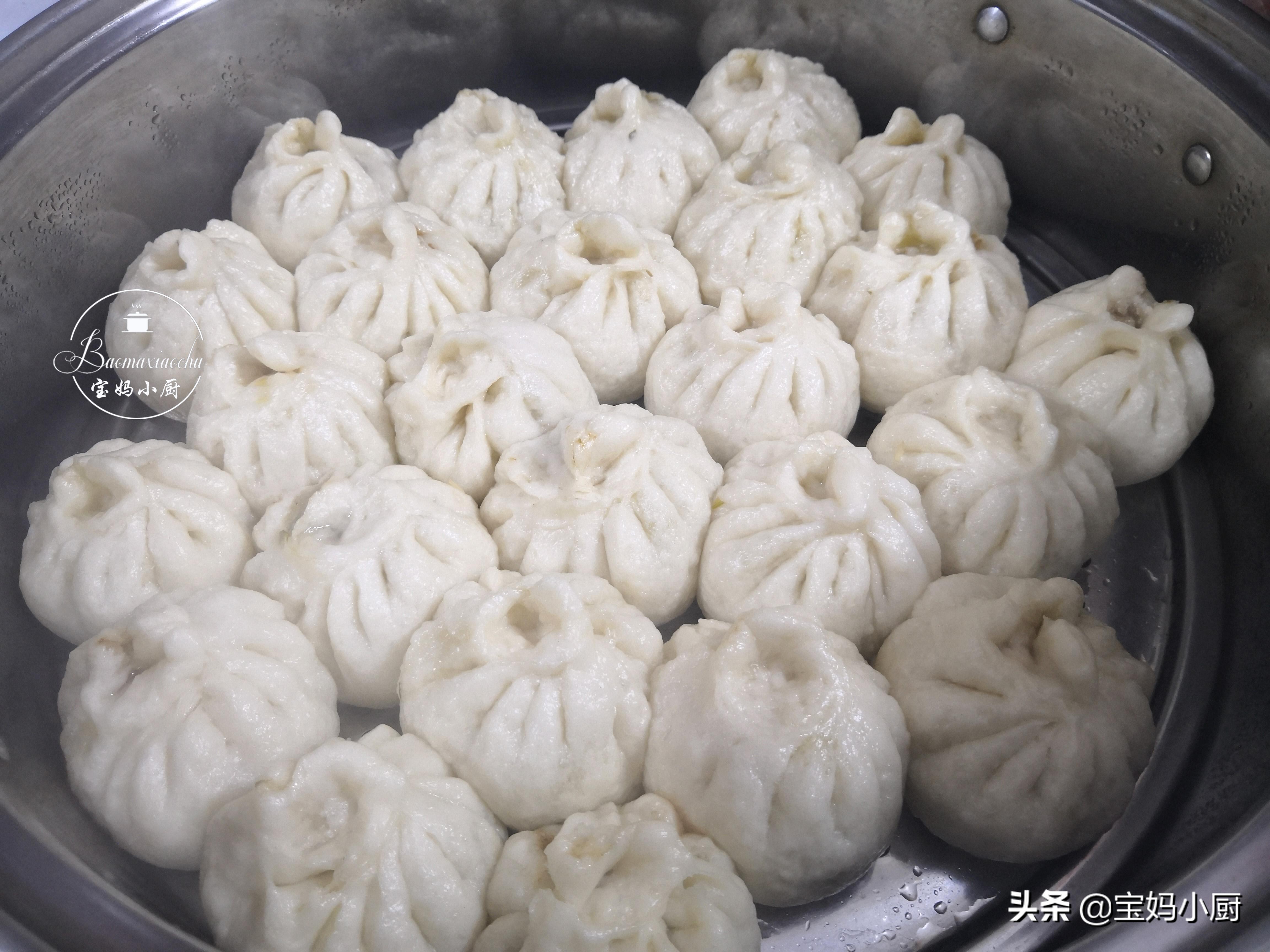 发面蒸包子怎么才能让包子软和,蒸包子不会包褶子