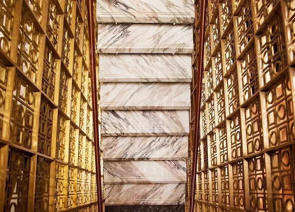 世界最奢华金色楼梯扶手,最奢侈旋转楼梯