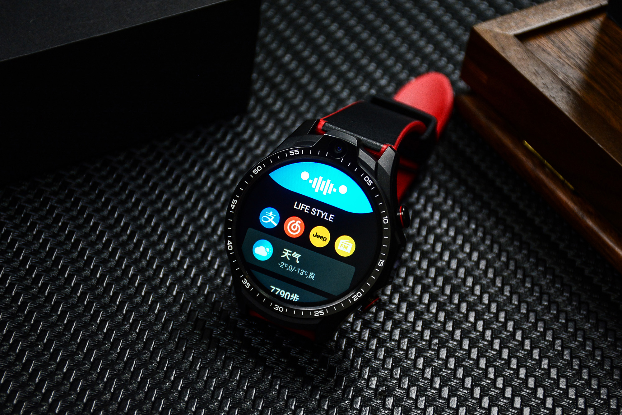 内存128g可插卡的电话手表,jeep黑骑士手表打王者
