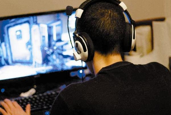 小孩玩手机扣了很多钱怎么教育,怎么防止孩子玩手机被扣费