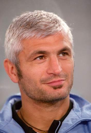 世界足坛球星回顾:意大利前锋—拉瓦内利