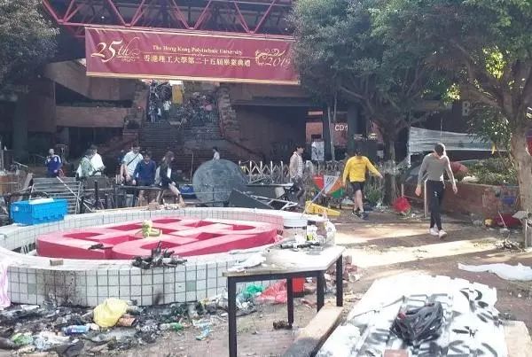 黄之锋申请保释期间离港，被拒