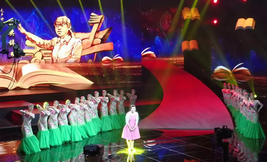 社会就像舞台,社会犹如一条船